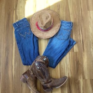 Wranglers good quality, used, and retro! Great for riding, styling, everyday! 🤠